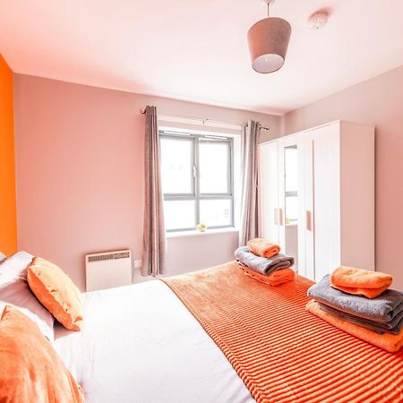 Prime Location - Modern City Apartment! Bristol Extérieur photo
