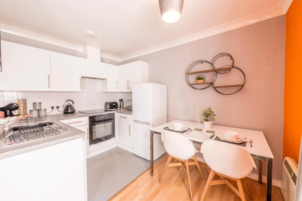 Prime Location - Modern City Apartment! Bristol Extérieur photo