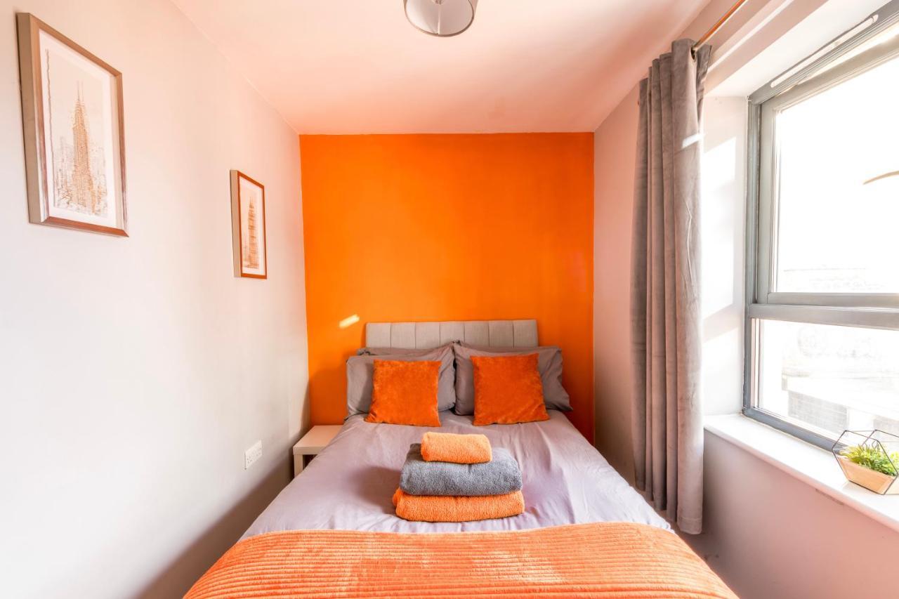Prime Location - Modern City Apartment! Bristol Extérieur photo