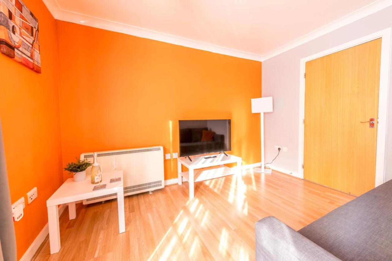 Prime Location - Modern City Apartment! Bristol Extérieur photo