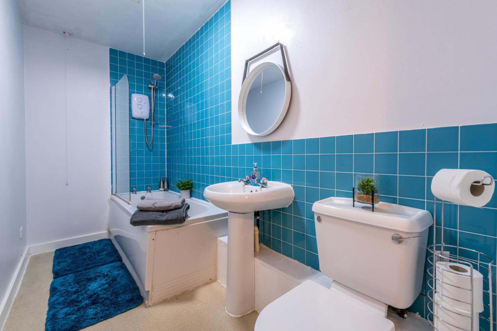 Prime Location - Modern City Apartment! Bristol Extérieur photo