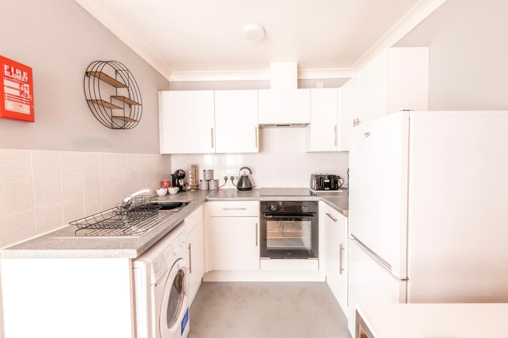 Prime Location - Modern City Apartment! Bristol Extérieur photo