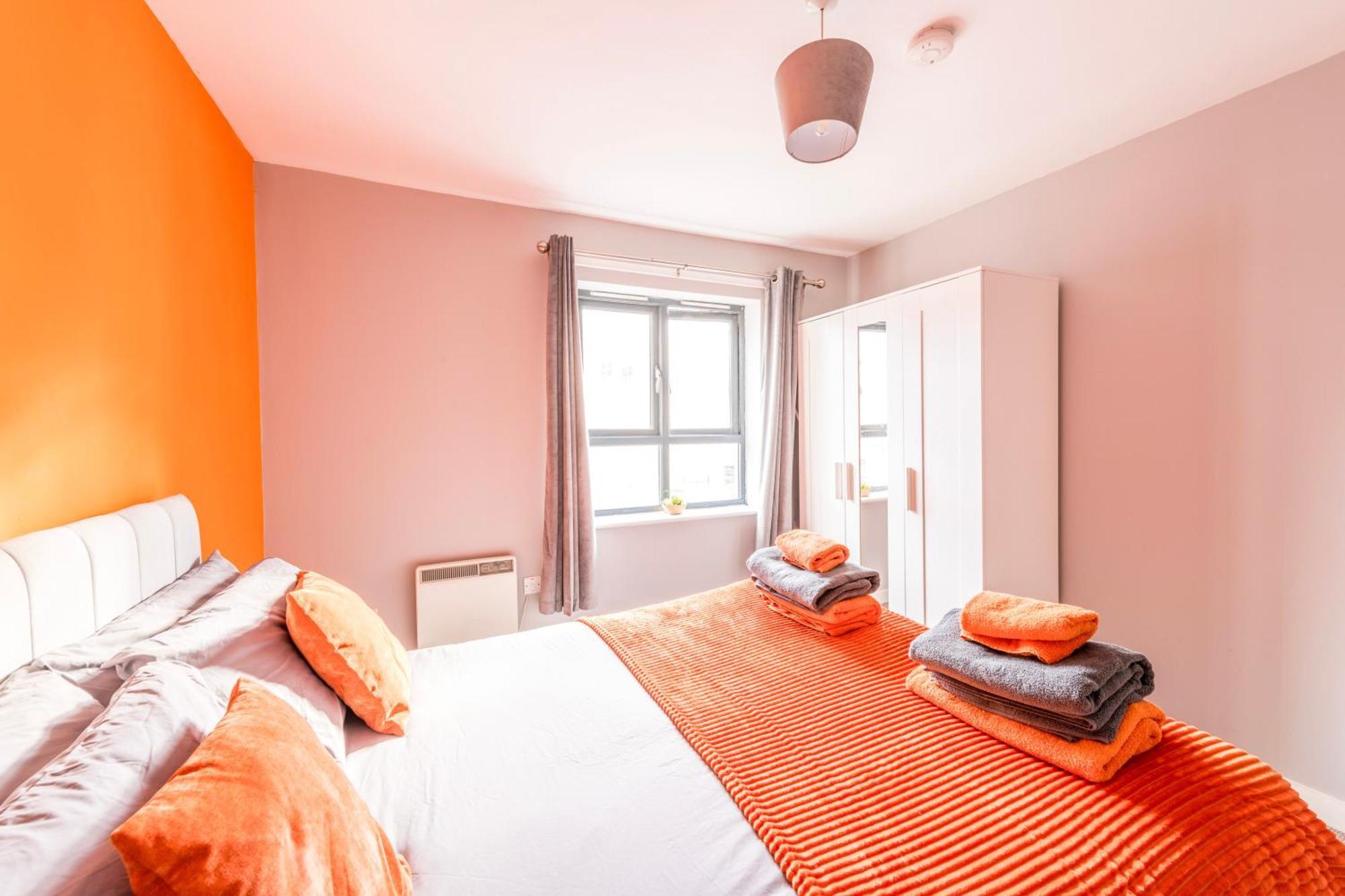 Prime Location - Modern City Apartment! Bristol Extérieur photo