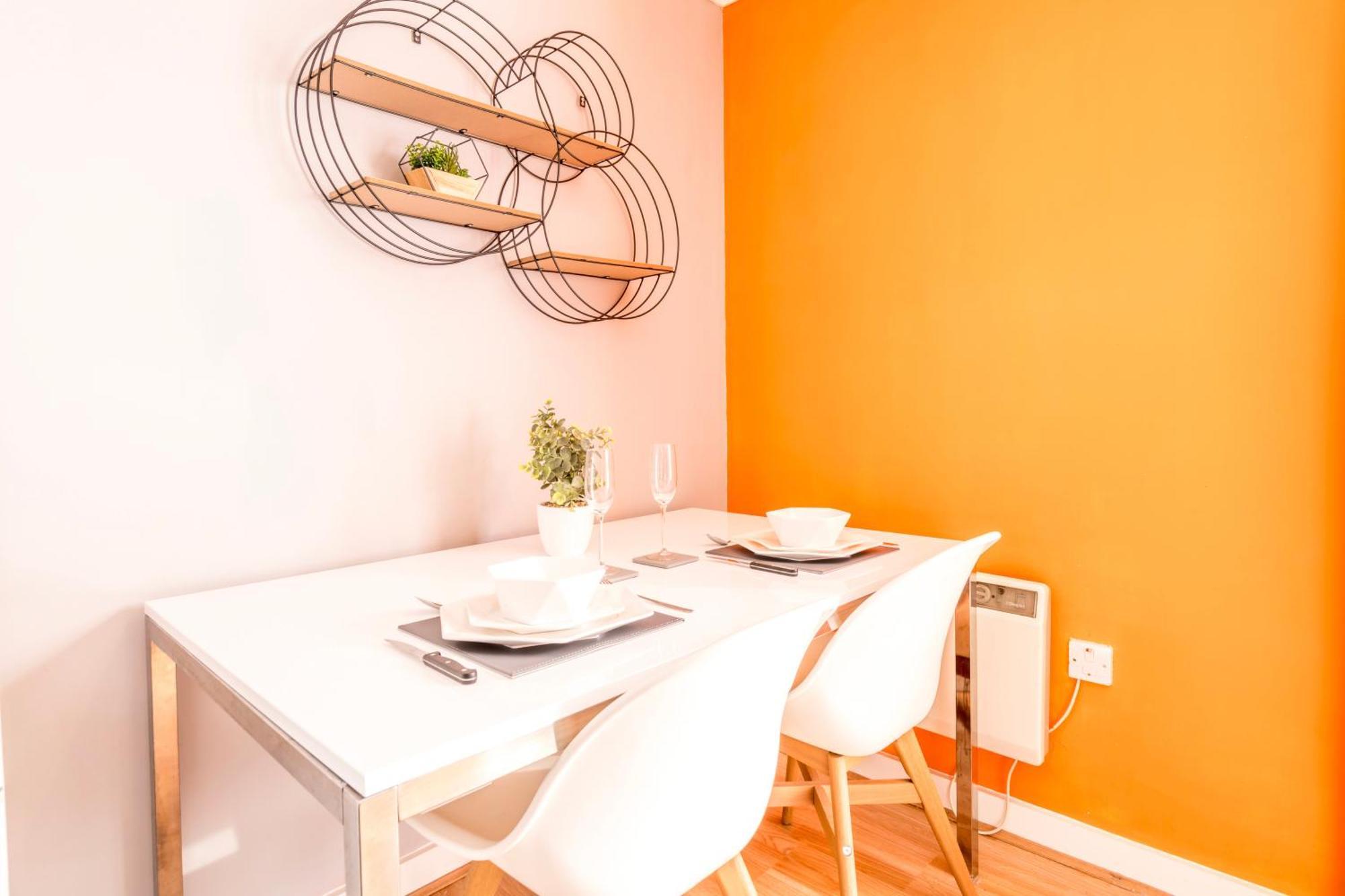 Prime Location - Modern City Apartment! Bristol Extérieur photo